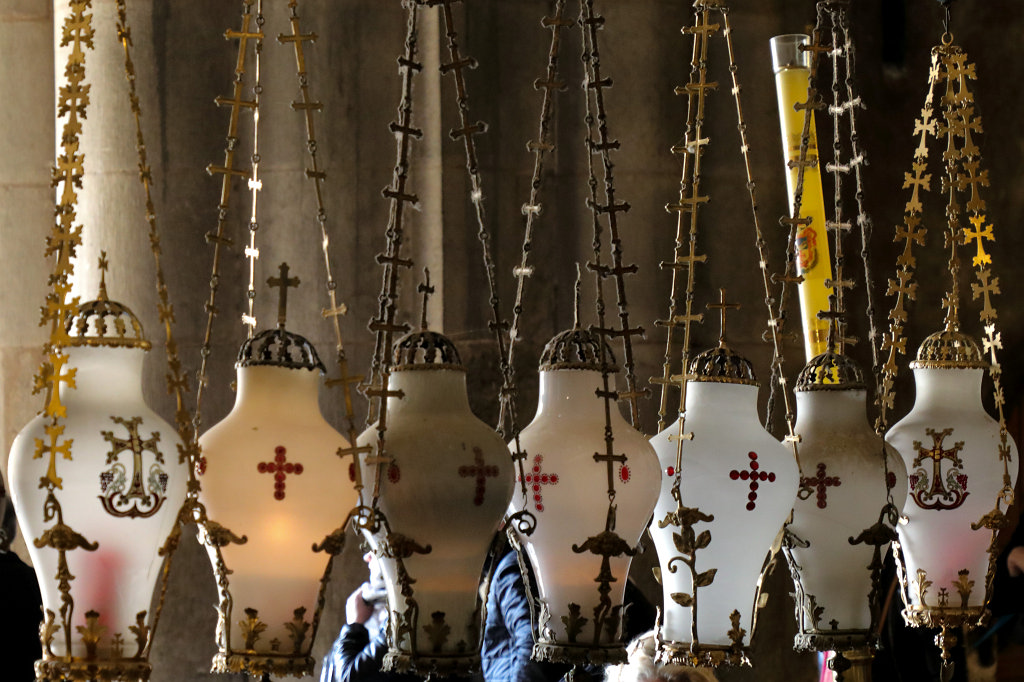 574A1751_c.jpg -  Church of the Holy Sepulchre  -  Stone of Anointing 