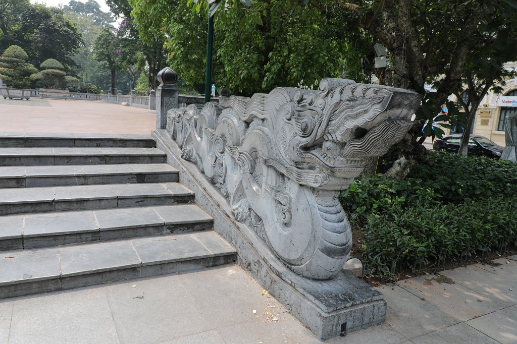 574A5772.JPG - Stairway at the statue of  Lý Thái Tổ .  He was the founder of the Later Lý Dynasty and of the city of Ha Noi. He moved the capital to Ha Noi in the year 1010.