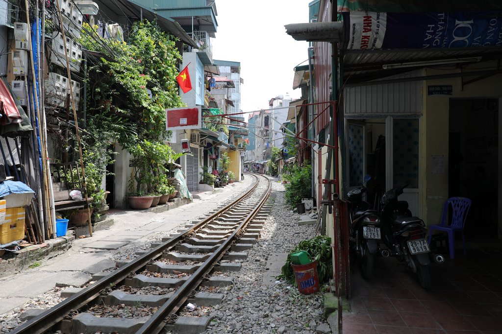 574A6529.JPG - Railtrack in  Hanoi 