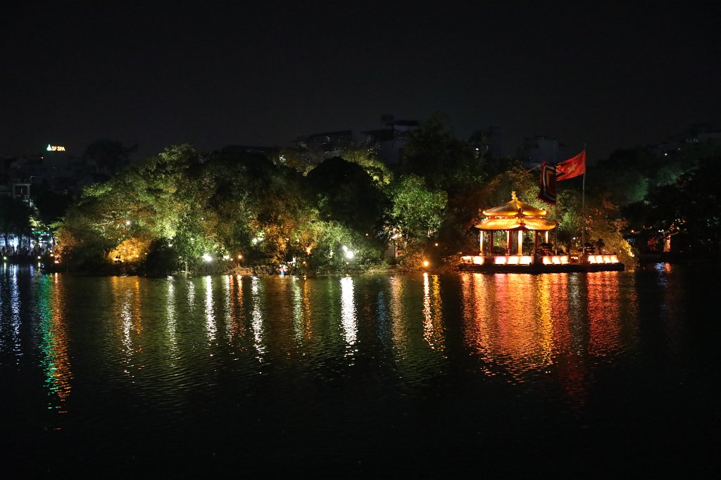 574A6724.JPG -  Hoàn Kiếm lake  at night.