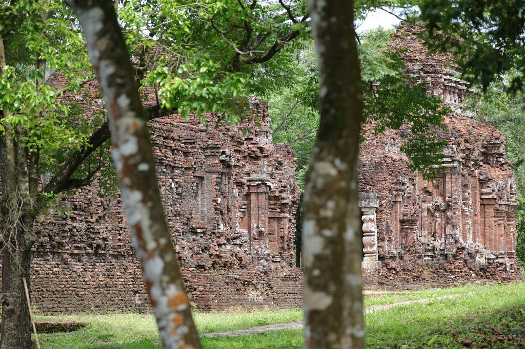 574A7745.JPG -  Mỹ Sơn  Sanctuary is an archaeological site and recognized by UNESCO as a world heritage site. From the 4th to the 14th century AD, the valley at Mỹ Sơn was a site of religious ceremony for kings of  Champa  which were also buried there. During Vietnam war many buildings were destroyed.