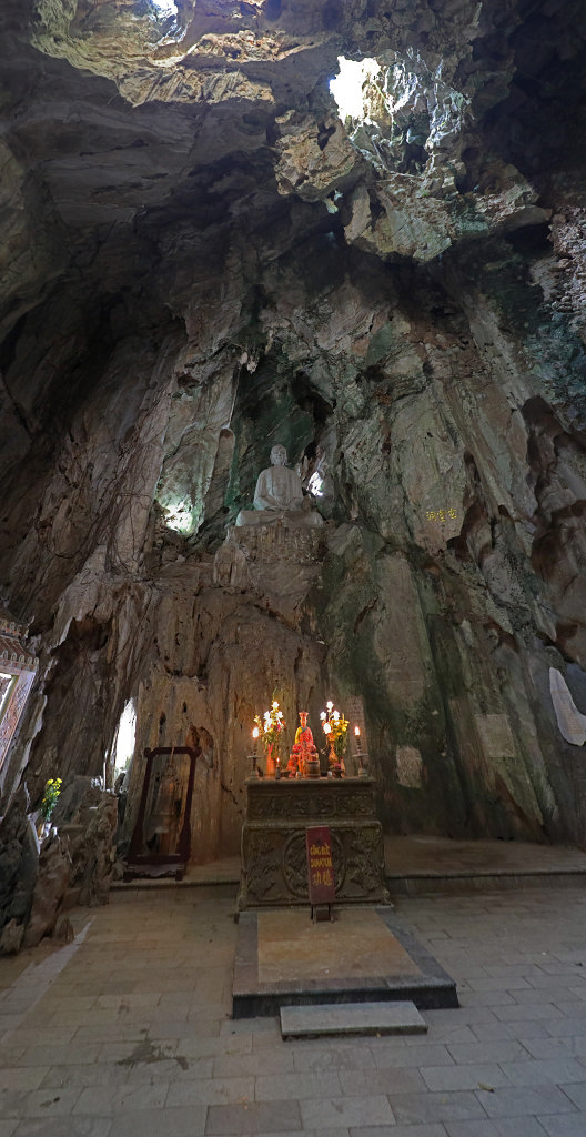 HuyenKhongCavePanorama_c.jpg -  Marble Mountains . The marble mountain are a cluster of 5 hills named after the five elements Kim (metal), Thuy (water), Moc (wood), Hoa (fire) and Tho (earth). Thuy Son is the one which is easily accessible, through an elevator, has Buddhist and Hindu grottoes, sanctuaries, pagodas, the tower of Pho Dong and a panoramic view on the other marble mountains.