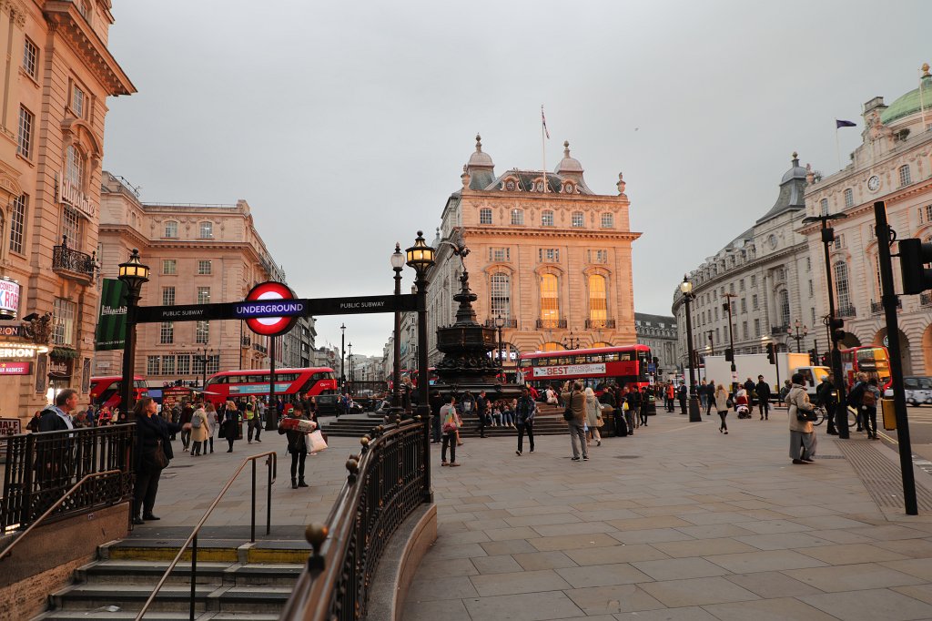 574A0193.JPG -  Piccadilly Circus 