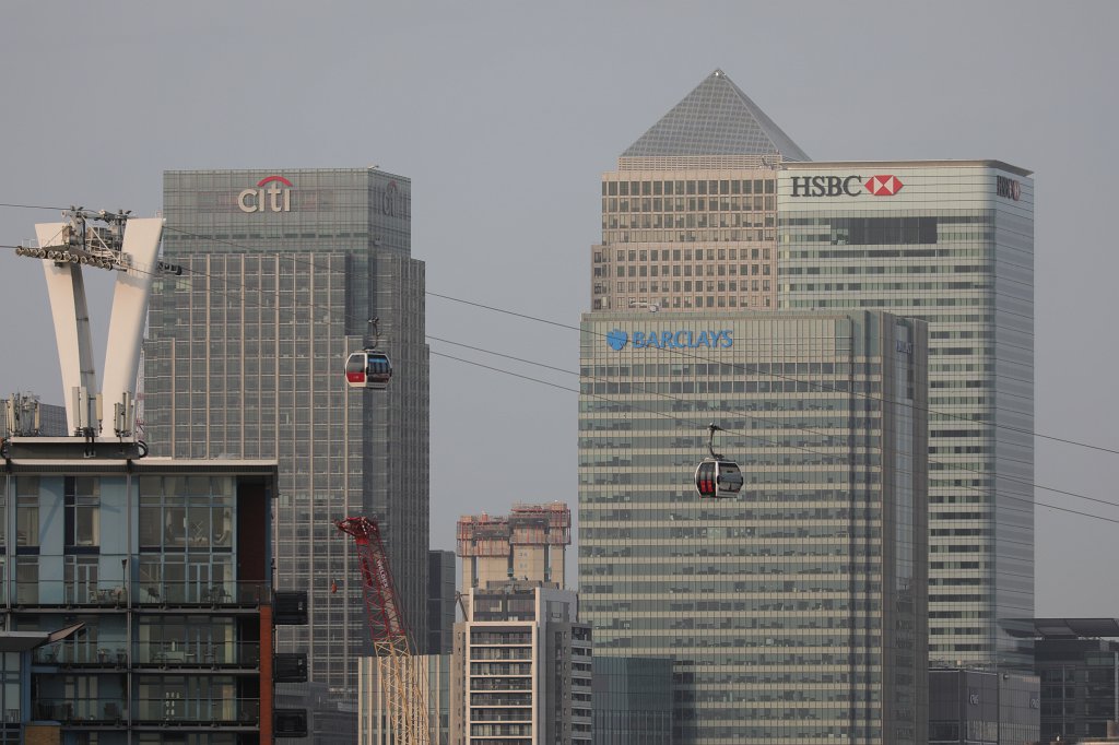 574A9904.JPG - Cable cars in front of  Canary Wharf  skyscrapers