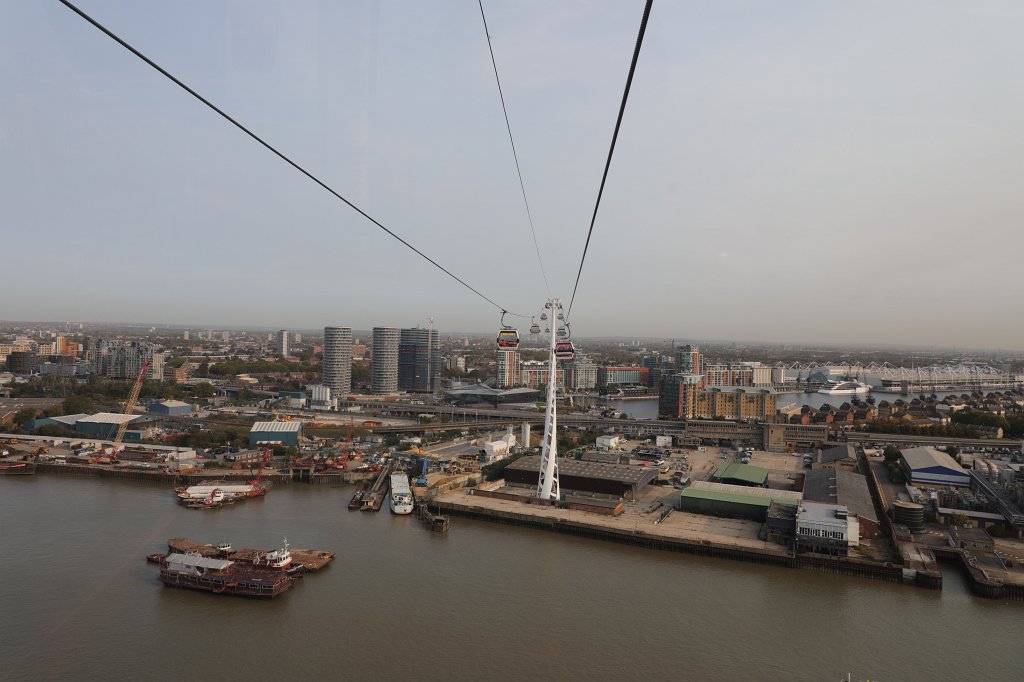 574A9977.JPG -   Emirates London air line cable car  crossing the  River Thames 