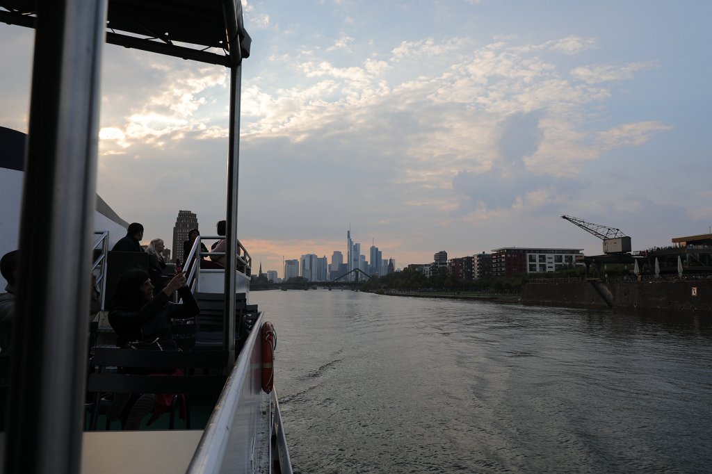 574A9465.JPG -  Main river  and the  Frankfurt  skyline in the background