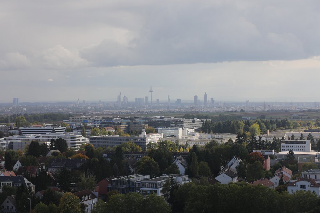 574A9538.JPG - View over  Bad Homburg  to  Frankfurt 
