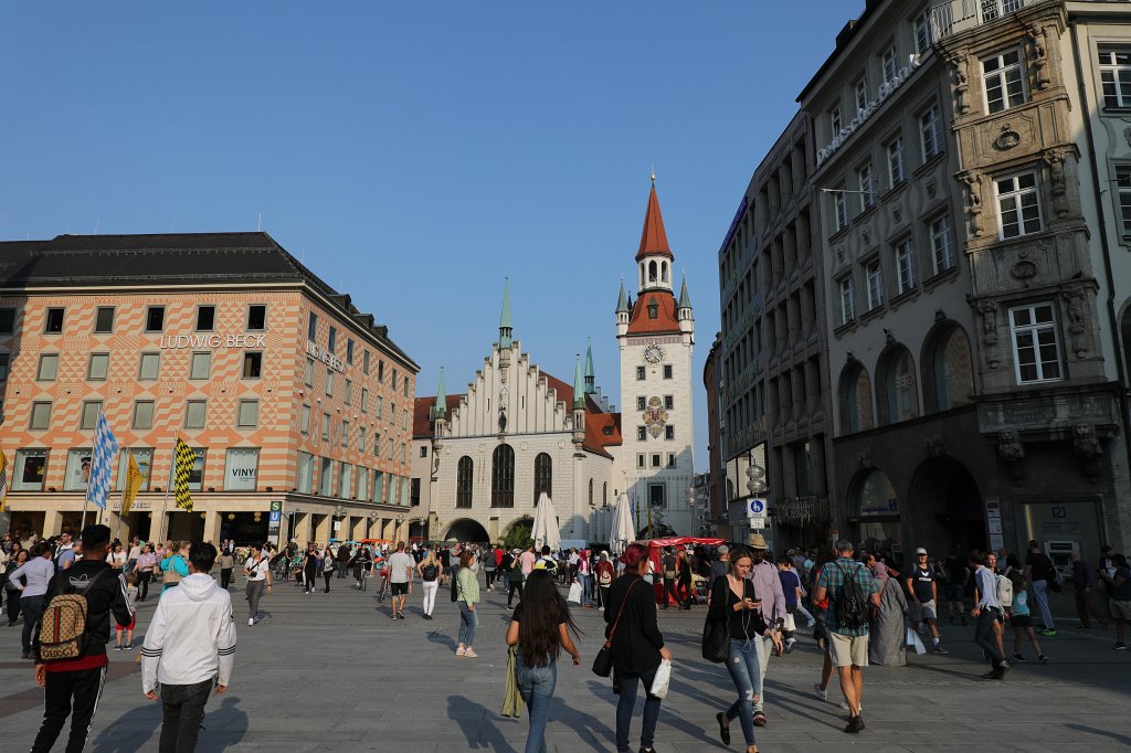 574B5480.JPG -  Mary's Square  and  Old Town Hall   Munich  ( Marienplatz  und  altes Rathaus   München )