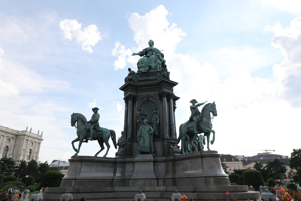 574B6602.JPG -  Empress Maria Theresia monument  ( Maria-Theresien-Denkmal )