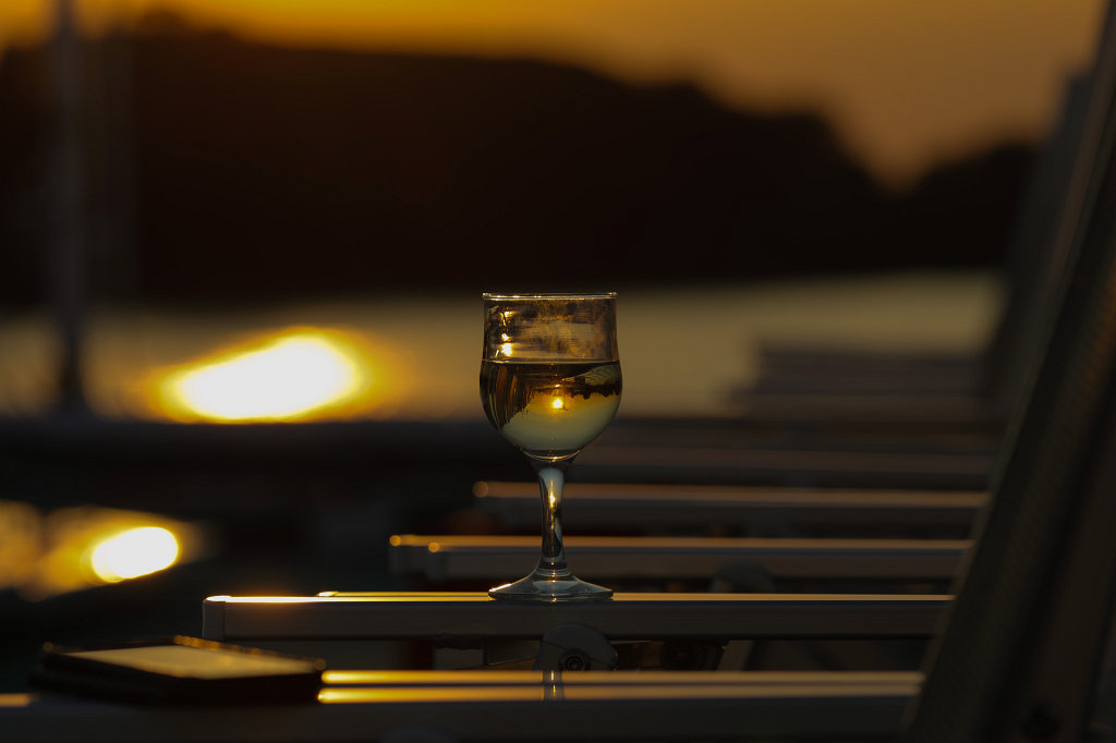 574B7185_c.jpg - Sunset in a glass of wine