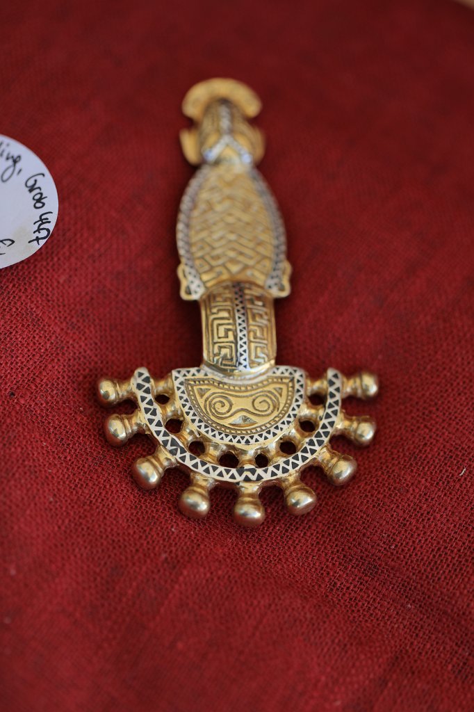 574B7866.JPG - Jewelry handmade in historic fashion
