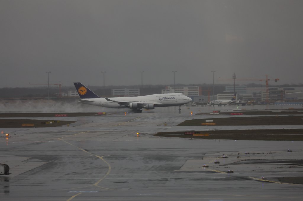 574B8230.JPG -  Frankfurt Airport  ( Rhein-Main-Flughafen )