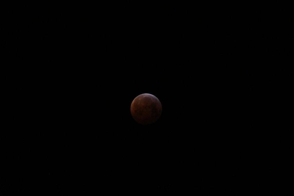 574B8499.JPG - Blood Moon during lunar eclipse (Blutmond während der Mondfinsternis)