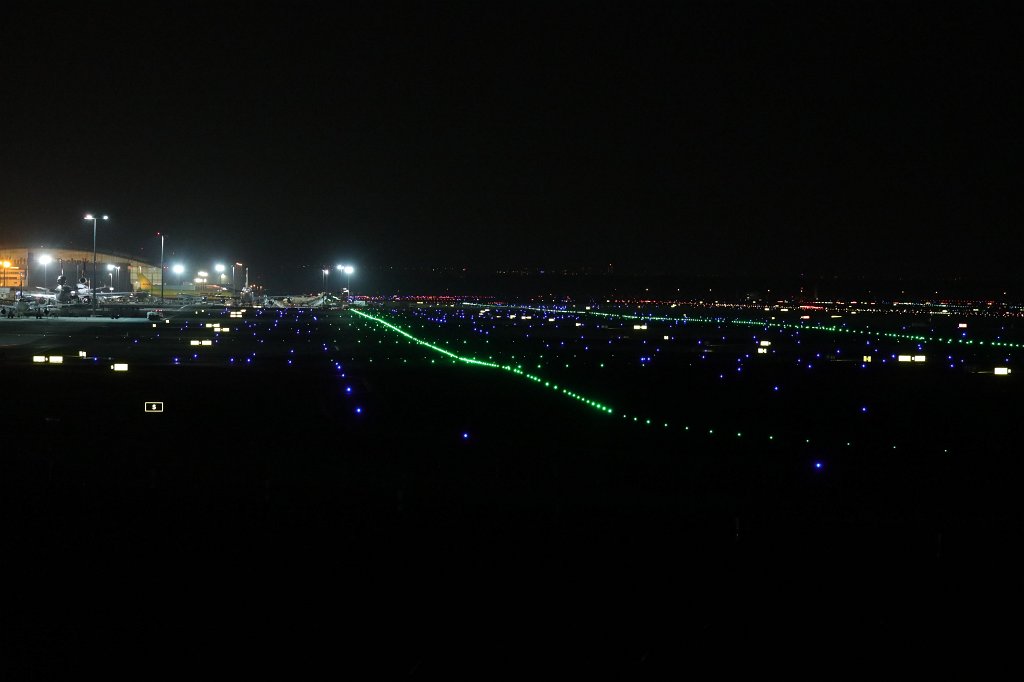 574B8518.JPG -  Frankfurt Airport  lights