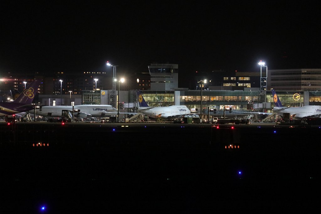 574B8533.JPG - Big planes at  Frankfurt Airport 