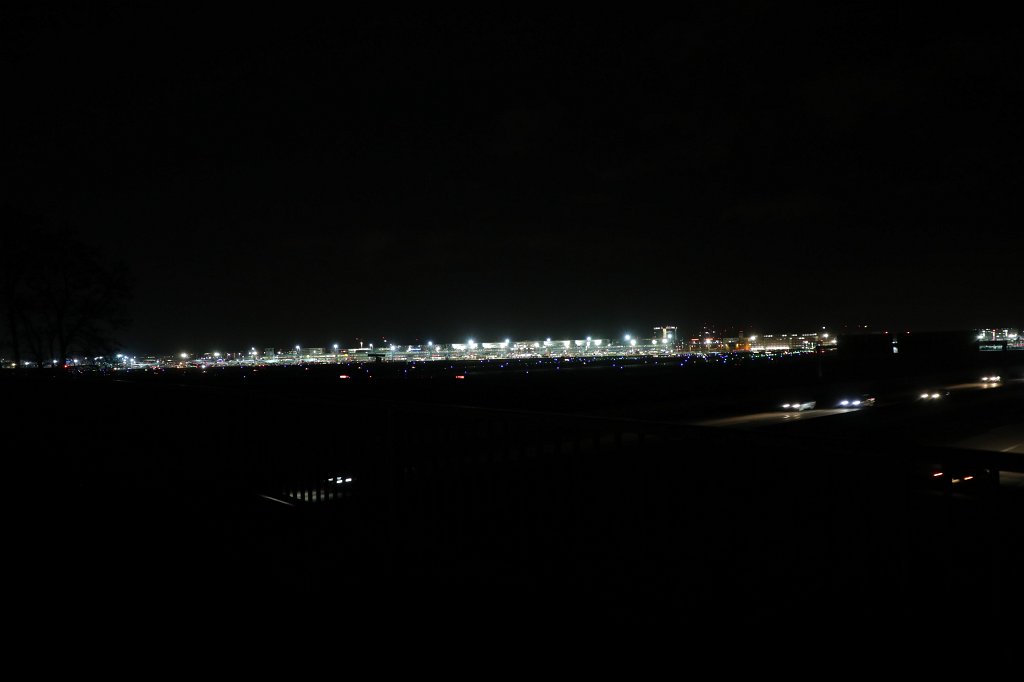 574B8557.JPG -  Frankfurt Airport  lights