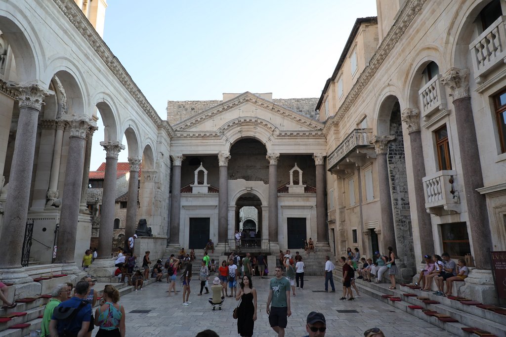 574B3003.jpg -  Diocletian's Palace   Split 