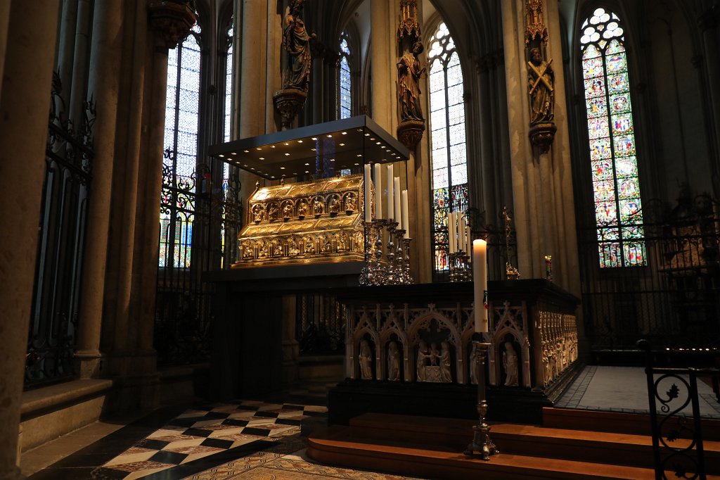 574B5046.JPG -  Shrine of the Three Kings  in  Cologne   Cathedral  ( Dreikönigenschrein  im  Köln er  Dom )