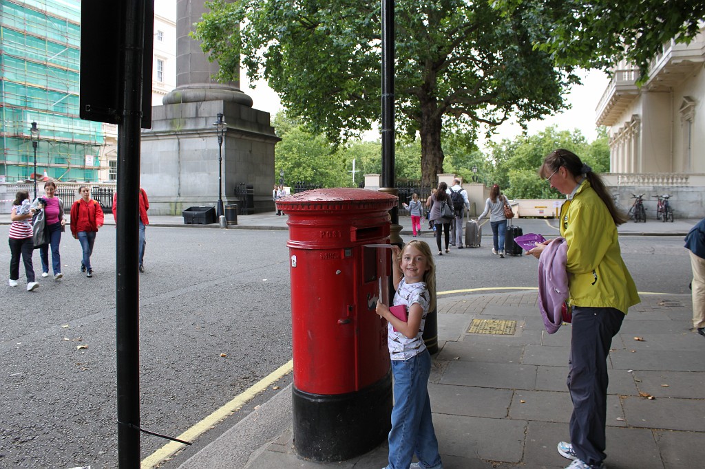 IMG_2169.JPG - Naomi dropping postcards into postbox  http://en.wikipedia.org/wiki/London 