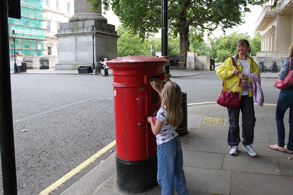 IMG_2172.JPG - Naomi dropping postcards into a postbox  http://en.wikipedia.org/wiki/London 