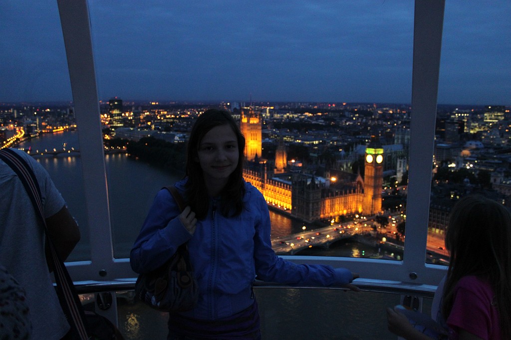 IMG_2414.JPG - Evelyn in front of the city of Westminster  http://en.wikipedia.org/wiki/City_of_westminster 