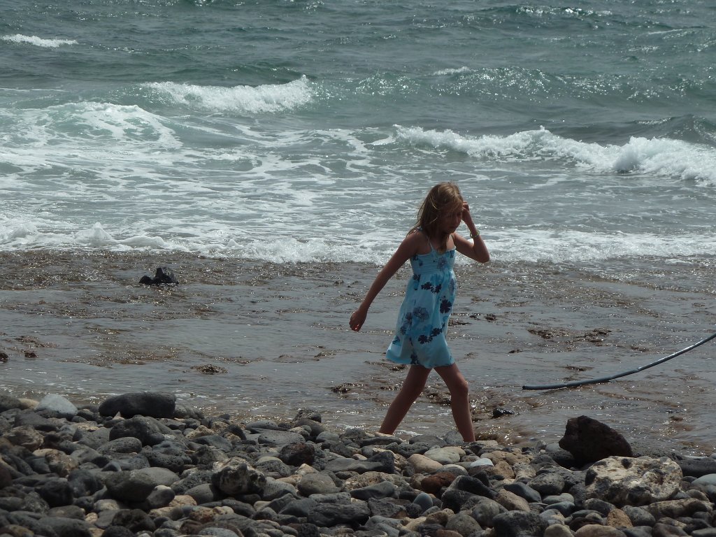 P1040457.JPG - The girl and the waves