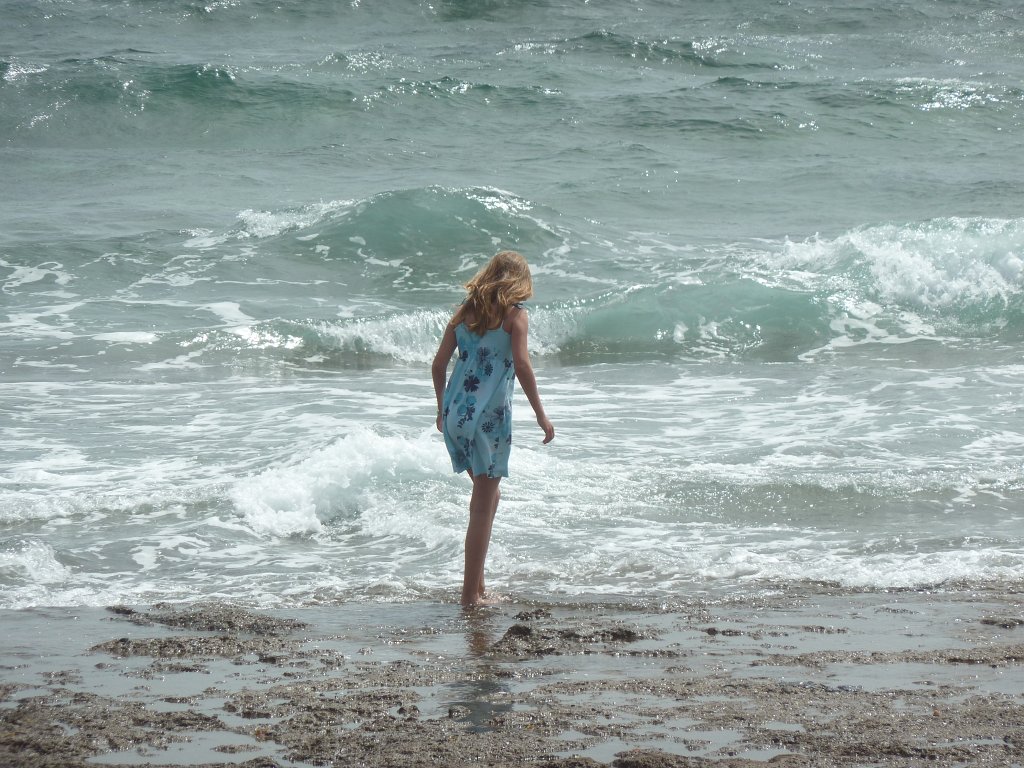 P1040490.JPG - The girl and the waves