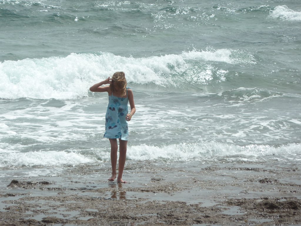 P1040491.JPG - The girl and the waves