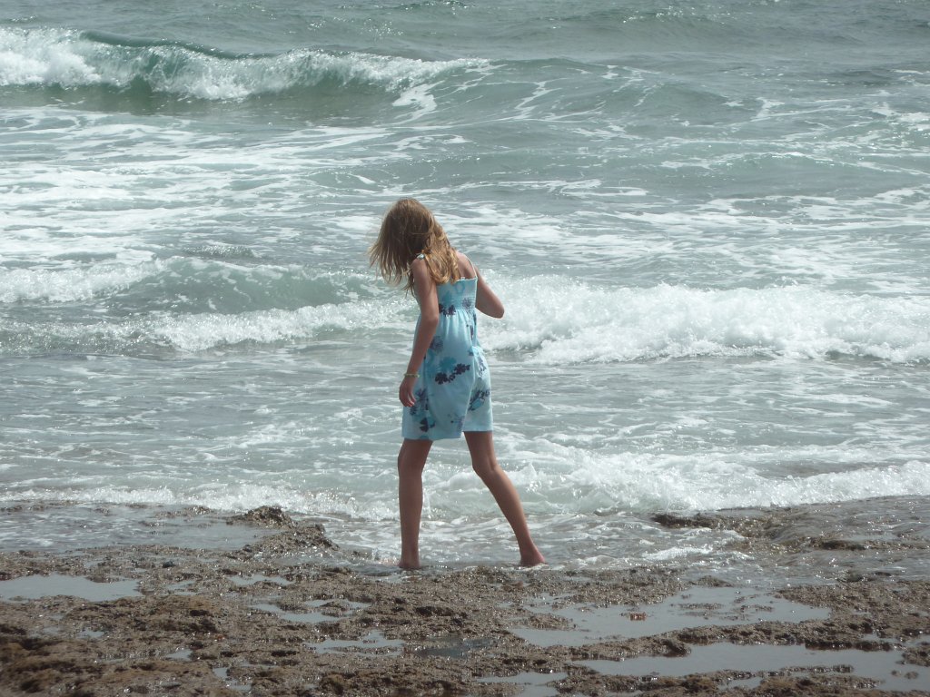 P1040493.JPG - The girl and the waves