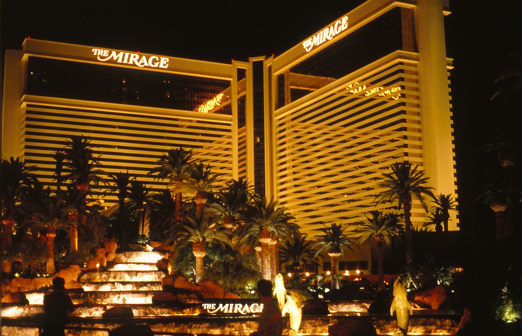 IMG_0009.jpg - Mirage Hotel & Casino  http://en.wikipedia.org/wiki/The_Mirage 