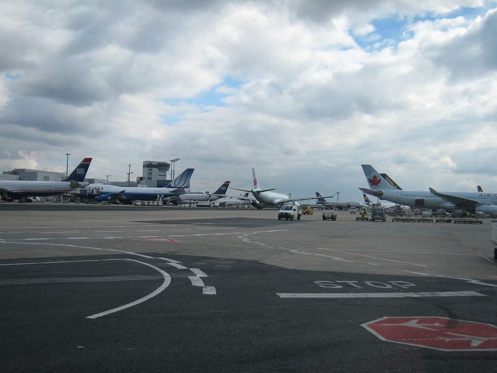 IMG_5021.JPG - Rhein-Main-Flughafen  http://en.wikipedia.org/wiki/Frankfurt_Airport 