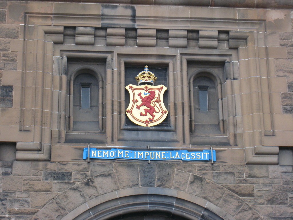 IMG_5137.JPG - Edinburgh Castle  http://en.wikipedia.org/wiki/Edinburgh_Castle  Gate