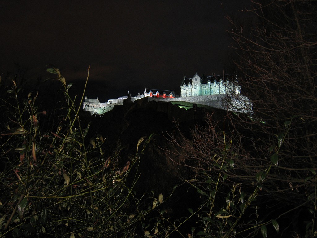 IMG_5215.JPG - Edinburgh Castle  http://en.wikipedia.org/wiki/Edinburgh_Castle  at night