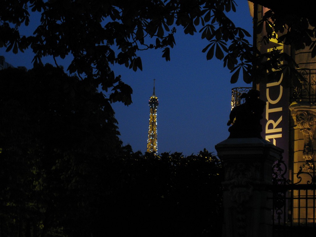 IMG_5657.JPG - Avenue Montaigne and Tour Eiffel