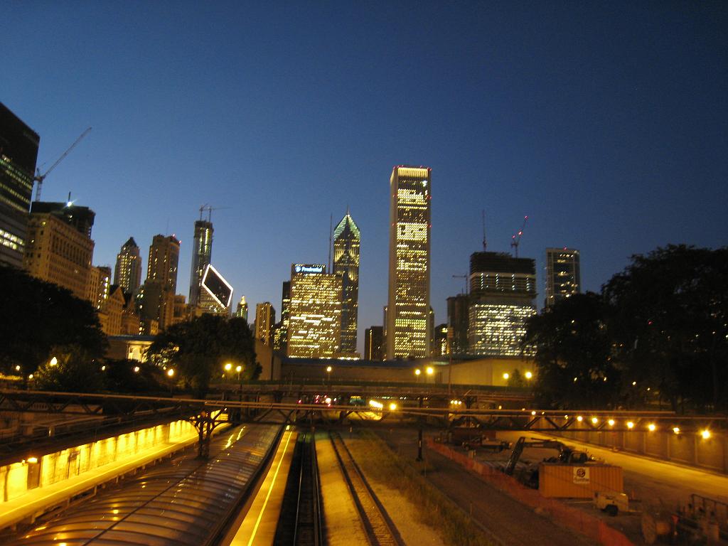 IMG_9019.JPG - Chicago at night from Grant Park