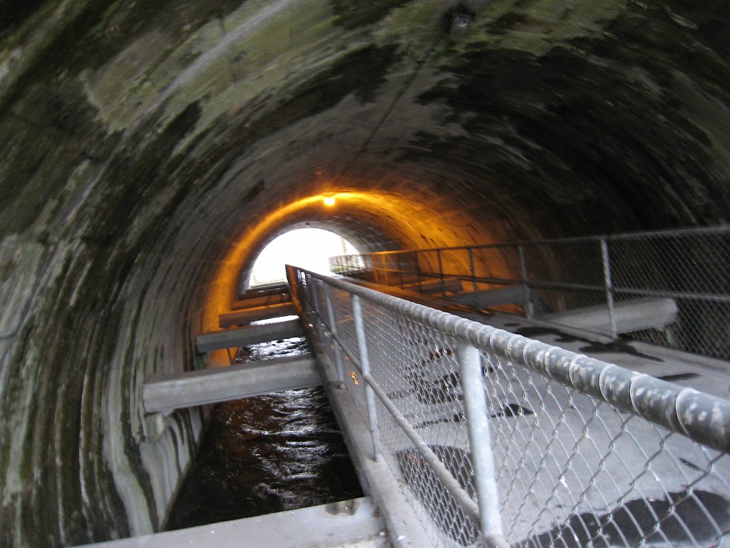 IMG_0351.JPG - Aabach - Under - bridge in Lenzburg ( http://en.wikipedia.org/wiki/Lenzburg )