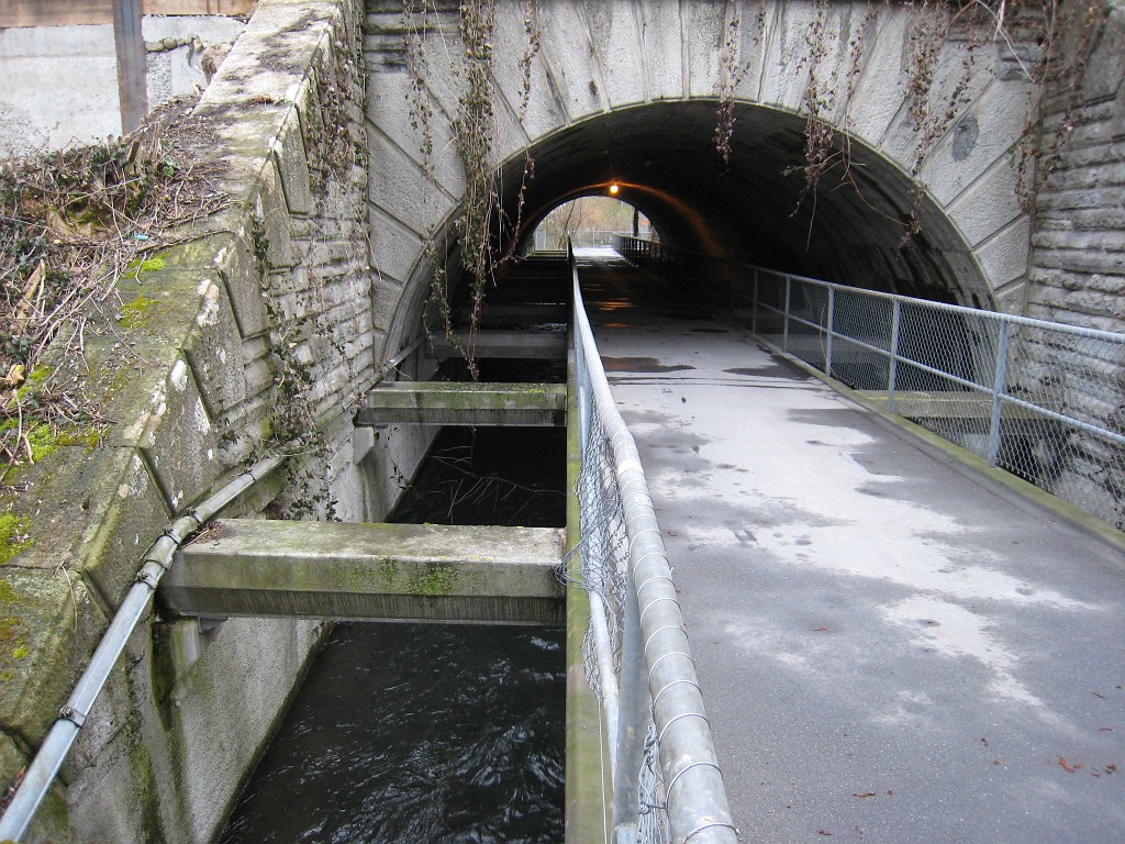 IMG_0355.JPG - Aabach - Under - bridge in Lenzburg ( http://en.wikipedia.org/wiki/Lenzburg )