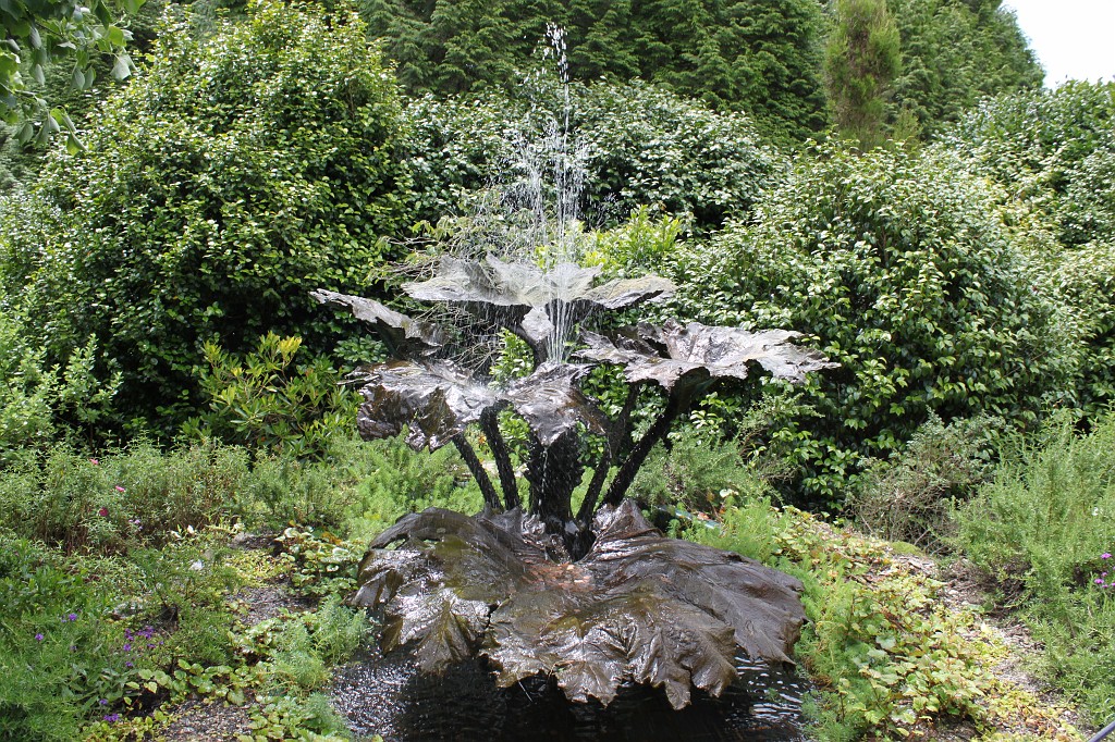 IMG_1584.JPG - Fountain in Trebah Garden  http://en.wikipedia.org/wiki/Trebah_Gardens 
