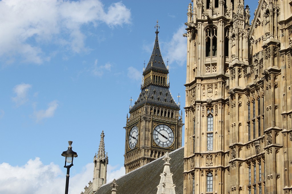 IMG_2285.JPG - Big Ben  http://en.wikipedia.org/wiki/Big_Ben  overlooking Houses of Parliament  http://en.wikipedia.org/wiki/Palace_of_Westminster 