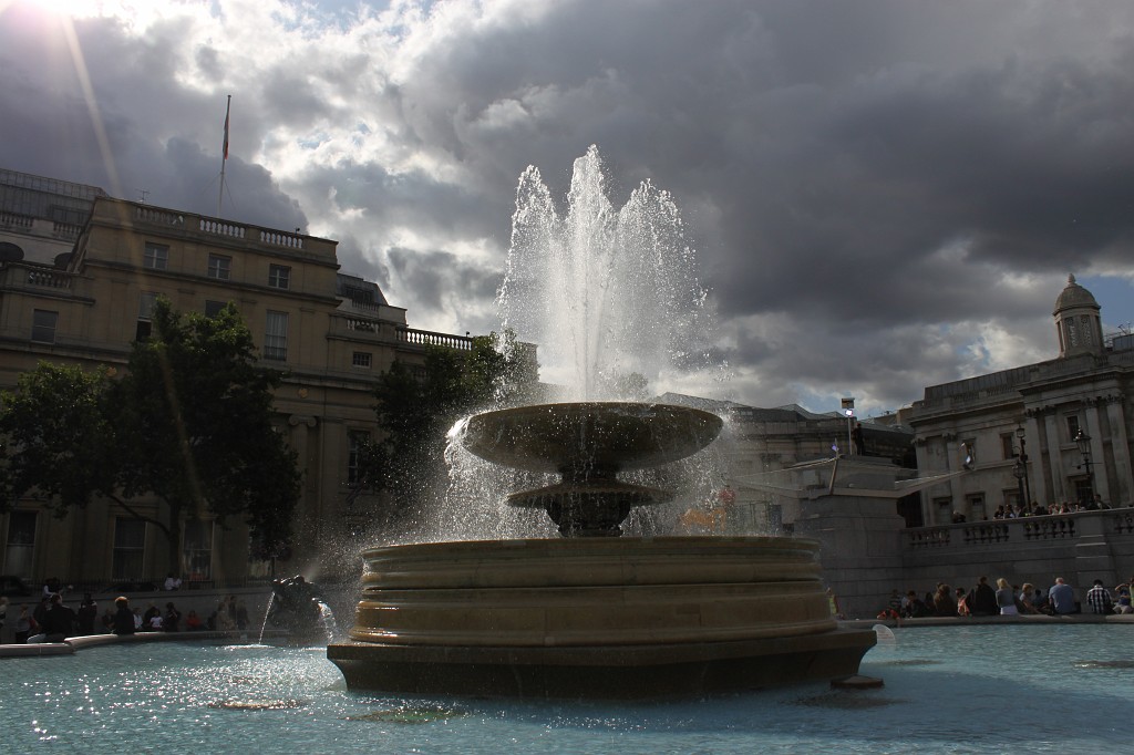 IMG_2307.JPG - Trafalgar Square Fountain  http://en.wikipedia.org/wiki/Trafalgar_Square 