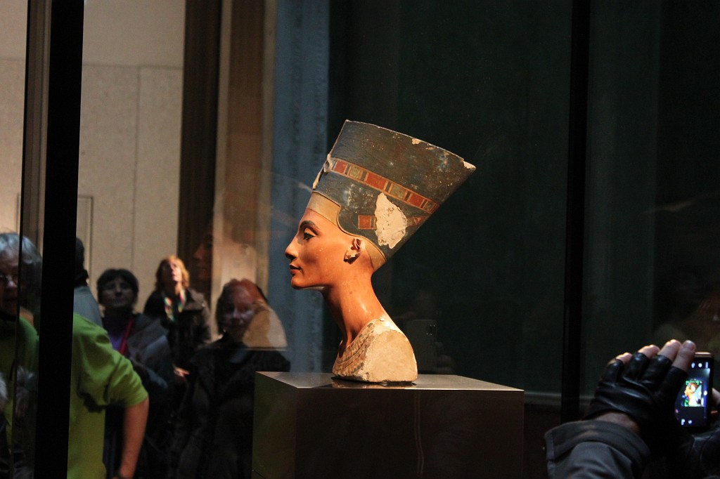 IMG_3263.JPG - Iconic bust of Nefertiti  http://en.wikipedia.org/wiki/Nefertiti 