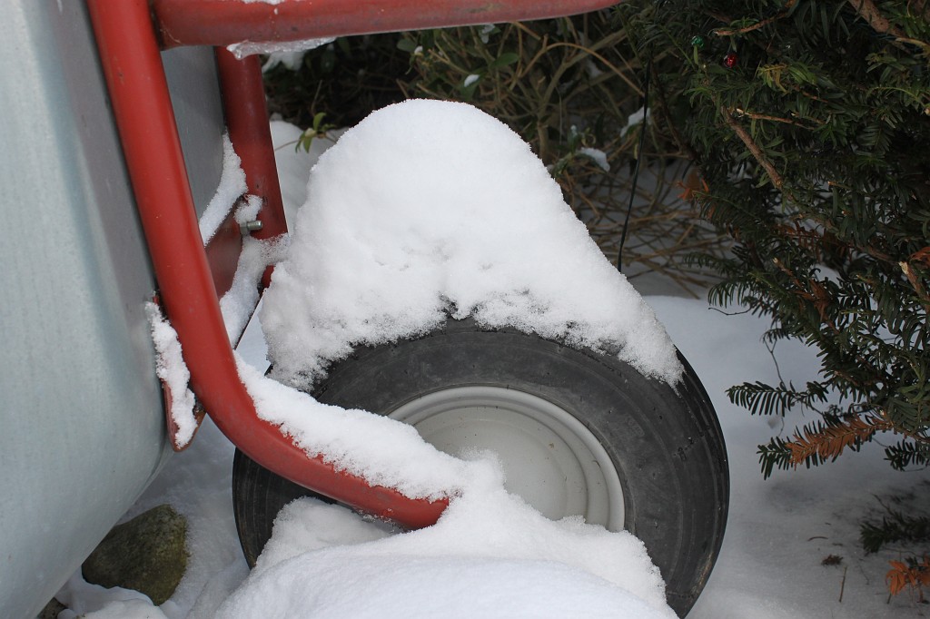 IMG_4494.JPG - Wheel covered by snow