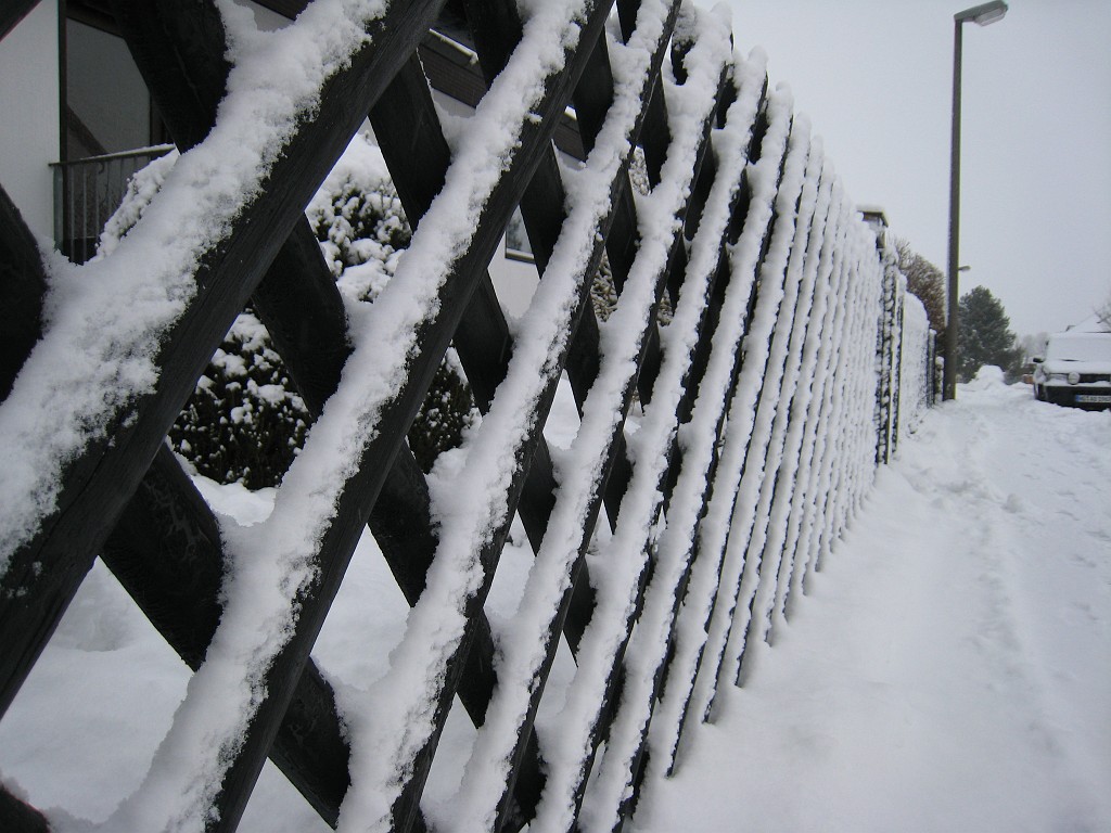 X_IMG_1922.JPG - Fence with snow