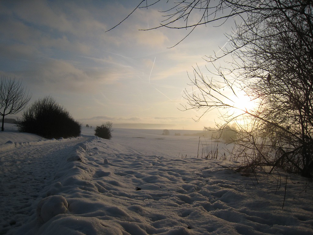 X_IMG_2021.JPG - Beautiful morning with some cloads, fog, snow and sun