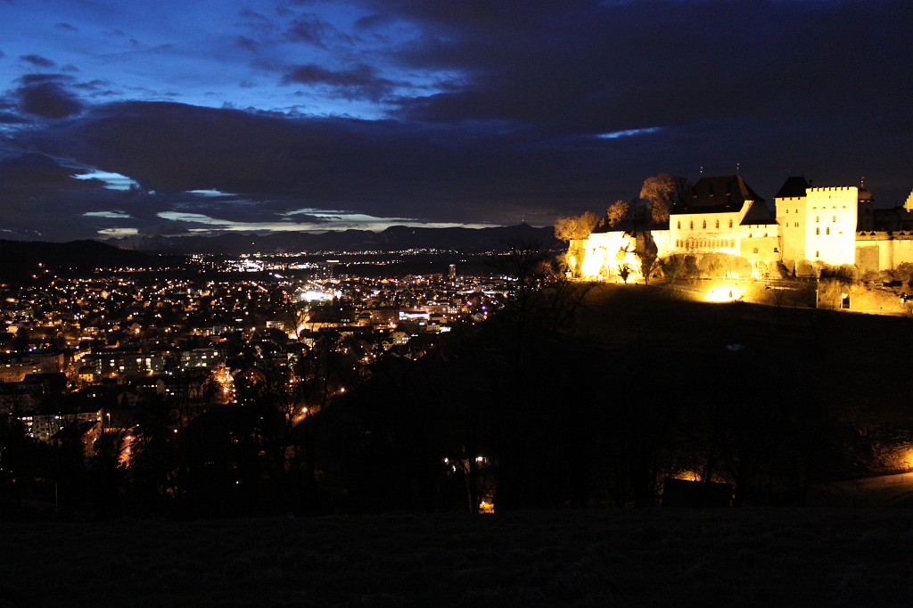 IMG_4632.JPG - Castle and Lenzburg at dawn