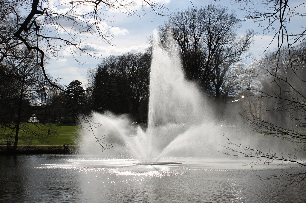 IMG_4964.JPG - Fountain in the Kurparkweiher