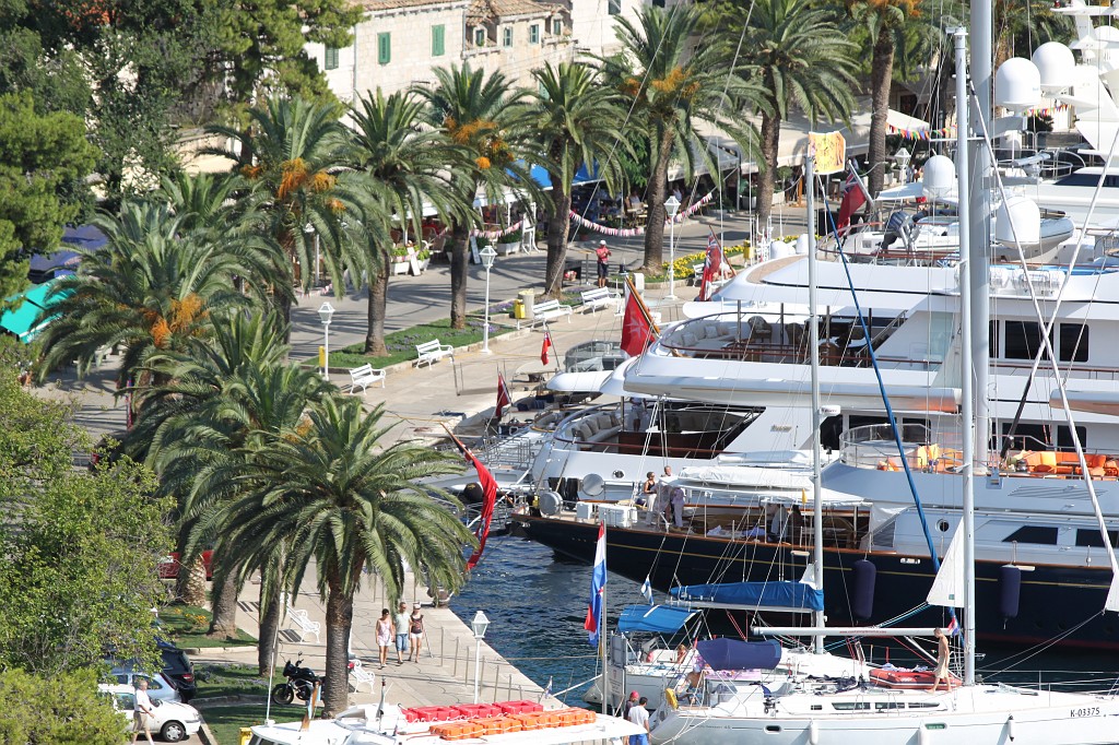 IMG_6595.JPG - Luxury yachts at Cavtat port
