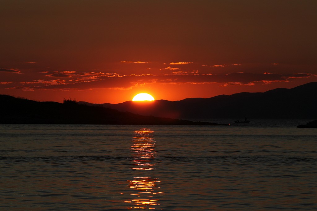 IMG_6709.JPG - Sunset in the port of pomena on the island of Mljet  http://en.wikipedia.org/wiki/Mljet 