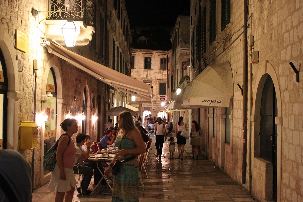IMG_7236.JPG - Life in the streets of Dubrovnik  http://en.wikipedia.org/wiki/Dubrovnik 