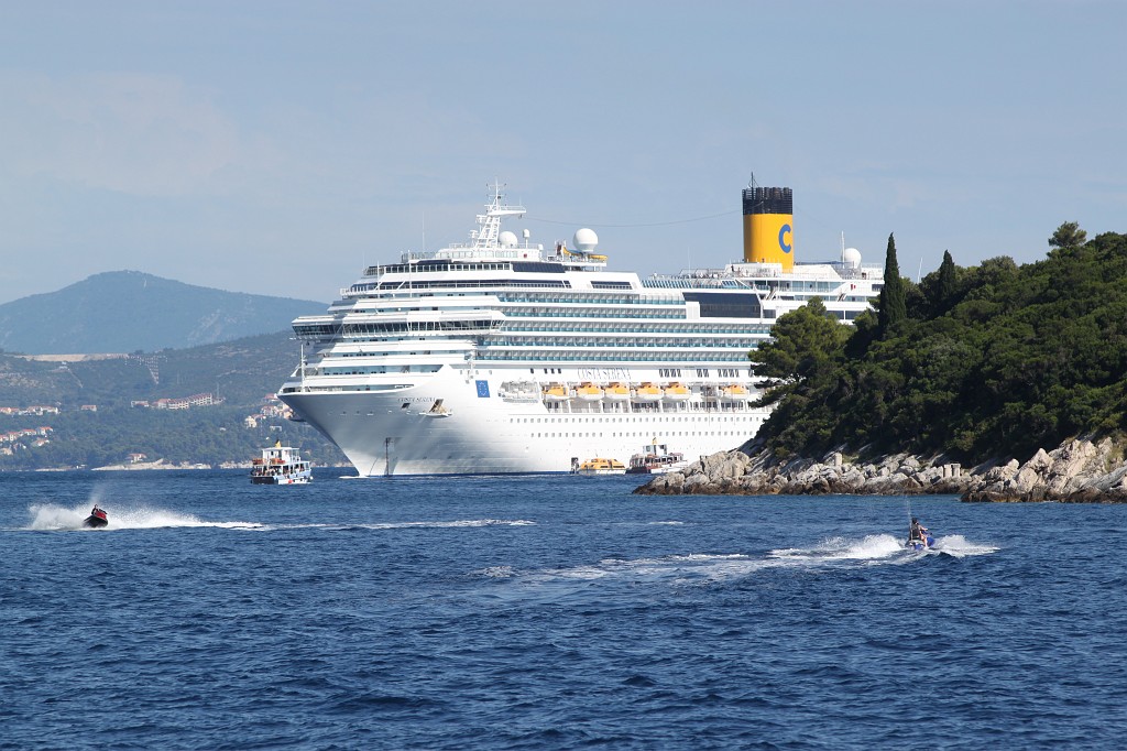 IMG_7310.JPG - Cruise ship Costa Serena behind Lokrum island